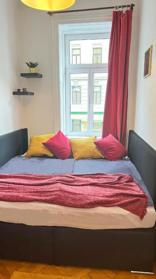 Apartment Heart Of City For 4-6 Wien